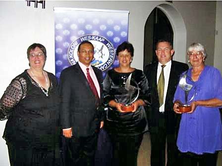 Alta Griffiths en Mariana Olivier ontvang hulle trophees