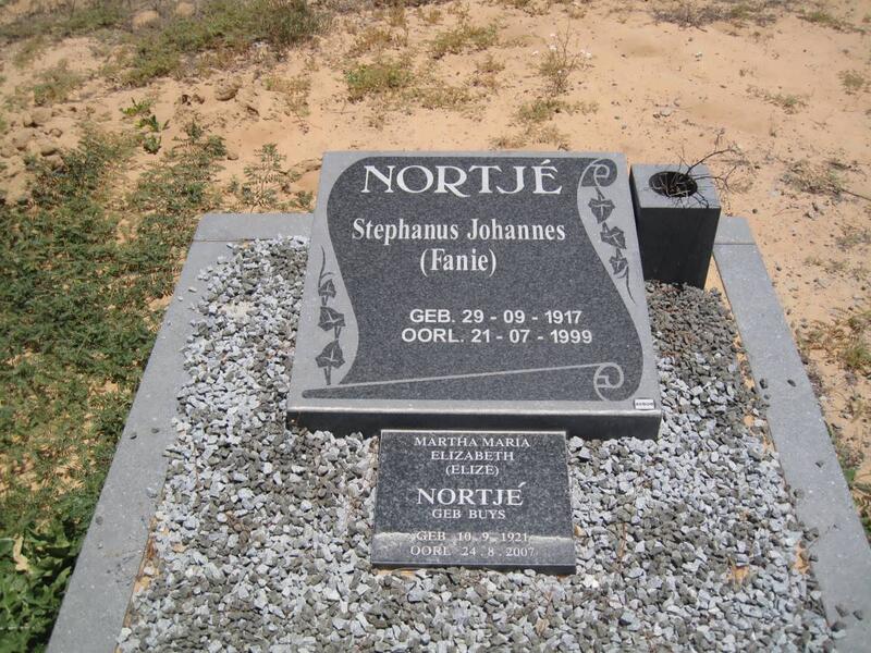 NORTJE Stephanus Johannes 1917-1999 & Martha Maria Elizabeth BUYS 1921-2007