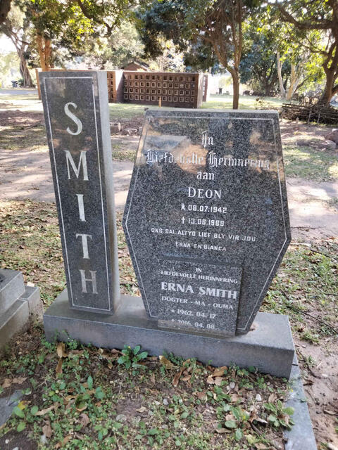 SMITH Deon 1942-1989 :: SMITH Erna 1962-2016